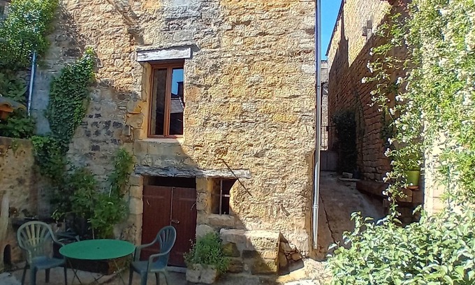 Domme Casa | Maison de Ville Rénovée Avec Cour, au Cœur de la Bastide de Domme