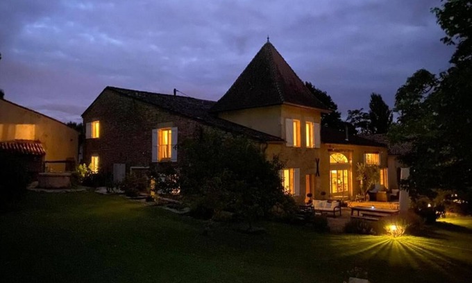 Les Esseintes Casa | Maison des Quatre Saisons