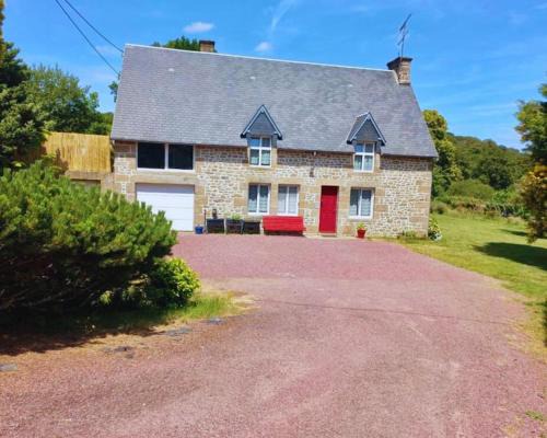 Coulouvray-Boisbenatre Casa | Maison en pierre au milieu du bocage