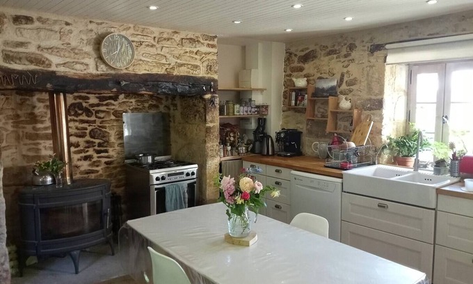 Saint-Leon-sur-Vezere Casa | Vrbo Property