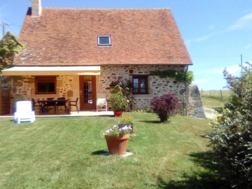 Bourbon-l'Archambault Casa | Maison en pierre rénovée avec étang, pêche, jardin et BBQ, proche Forêt de Tronçais - FR-1-489-293