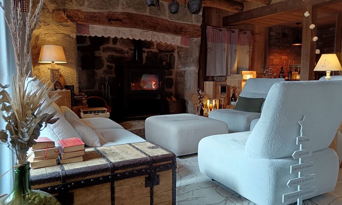 Loubaresse Casa | Maison en Pierre Cosy et Spacieuse Avec Jardin