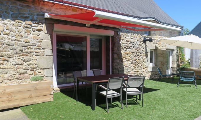 Ploeren Casa | Maison en Pierres, Coeur de Bourg - 4 Personnes