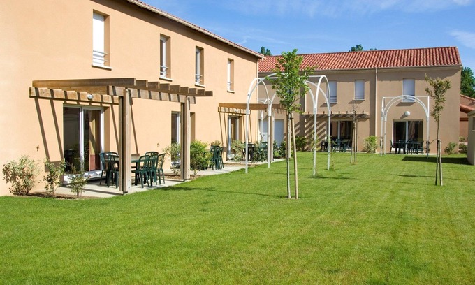 Bergerac Casa | Maison ensoleillée et rustique pour 8 | Accès au centre de fitness