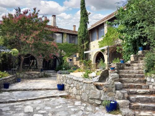 Saint-Andre-de-Cruzieres Casa | Maison familiale avec piscine partagée à Saint-André-de-Cruzières
