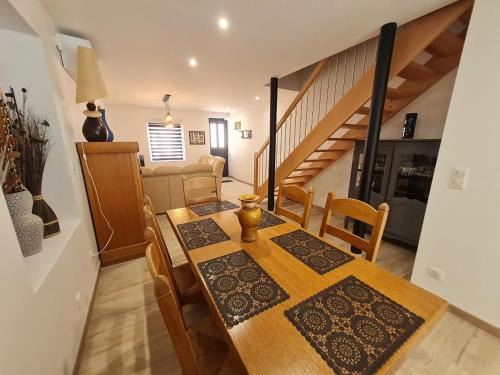 Raon-l'Etape Casa | Maison familiale à Raon-l'Étape - 3 chambres, balcon sur rivière, proche commodités et activités - FR-1-589-594
