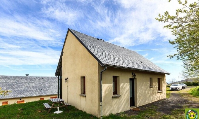 Besse-en-Chandesse Casa | Maison Cosy au Cœur de la Chaine des Puys et à Proche des Pistes !