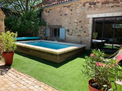 Blanquefort-sur-Briolance Casa | maison avec piscine