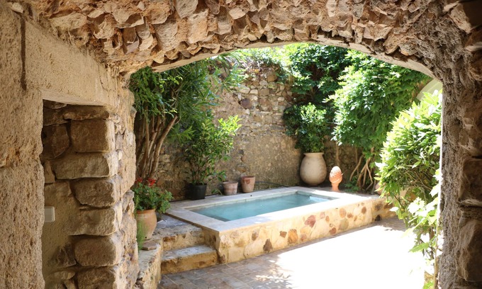 La Capelle-et-Masmolene Casa | Maison de Charme au Cœur dun Vieux Village