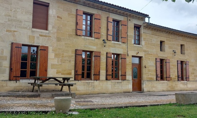 Saint-Genes-de-Castillon Casa | Maison de Famille à la Campagne, 4 Chambres, 7 Personnes, Toute Équipée