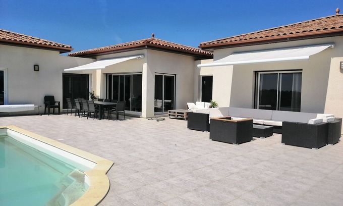 Saint-Michel-Lapujade Casa | Maison Avec Piscine en Campagne
