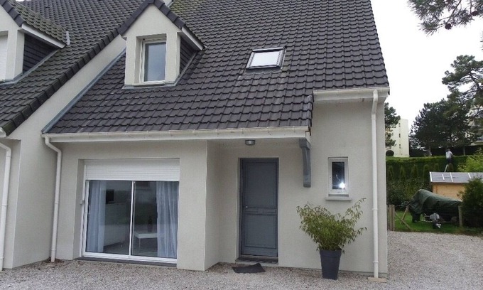 Cucq Casa | Maison Mitoyenne Avec Jardinet, 3 Chambres, 1 Salle de Bain ,2 Salles D'eau