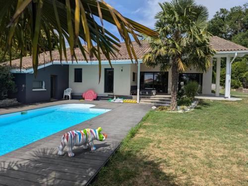 Soyaux Casa | Maison moderne à Soyaux avec piscine privée et parking - FR-1-653-279