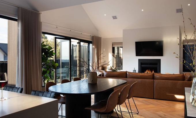 Daylesford Casa | Maison Noire- stunning Scandinavian design, great location