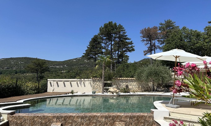 Murs Otro | Maison Provençale vue sur le Luberon, Calme Absolu Idéal Pour les Familles