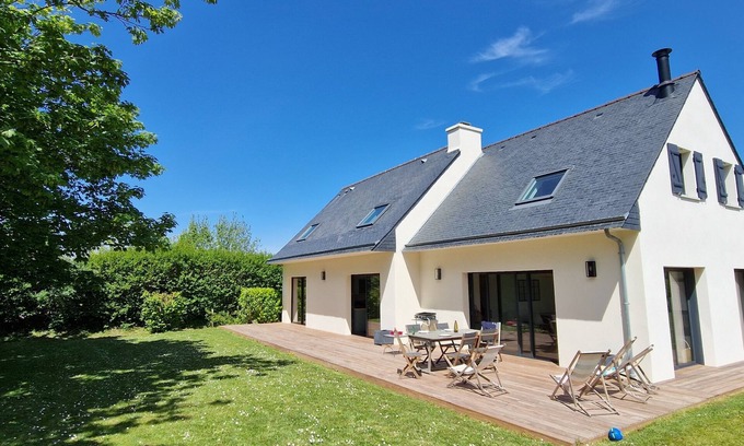 Landunvez Casa | Maison Rénové Avec Grand Jardin à 300m de la Plage