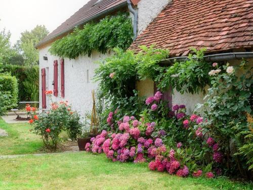 Franchesse Casa | Maison rénovée à Franchesse avec grand jardin et animaux admis - FR-1-489-221