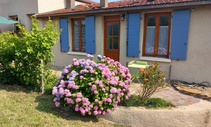 Givors Casa | Maison Rénovée à la Campagne