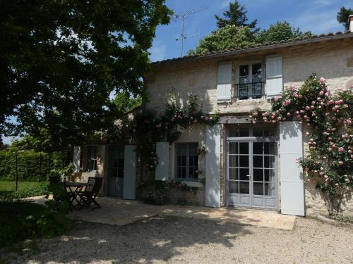 Bourneau Casa | Maison rénovée avec grand terrain, équipements enfants, 3 chambres, proche de D938, vélos inclus - FR-1-426-539
