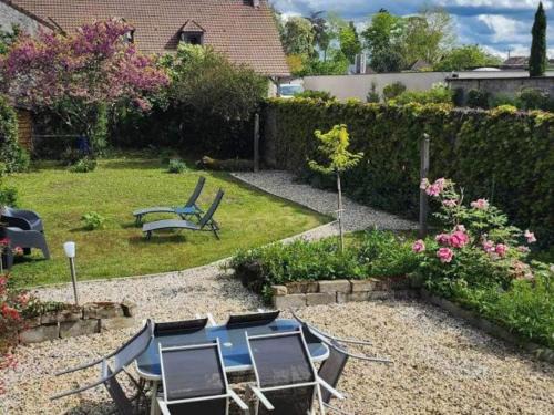 Moulins Casa | Maison rénovée avec jardin clos, proche du centre historique, idéale pour famille ou télétravail - FR-1-489-439