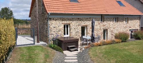 Saint-Ebremond-de-Bonfosse Casa | Maison rénovée dans le bocage Normand avec jacuzzi