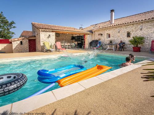 L'Hermenault Casa | Maison rénovée pour 14 pers avec piscine chauffée, jardin, baby-foot, proche Puy du Fou et La Rochelle - FR-1-426-362