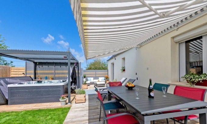 Lannilis Casa | Maison Rénovée Spacieuse Avec spa Sous une Pergola à 10 min des Plages