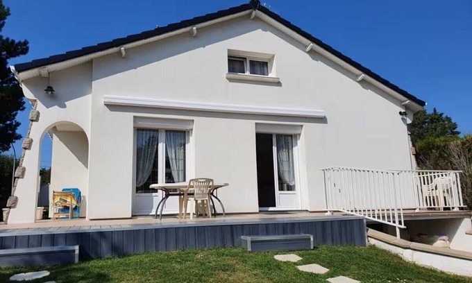 Sainte-Cecile-Plage Casa | Maison Sainte Cécile near beach and shops, pets welcome