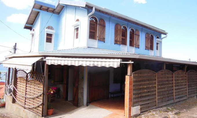 Le Carbet Casa | maison située dans un petit village de pecheur