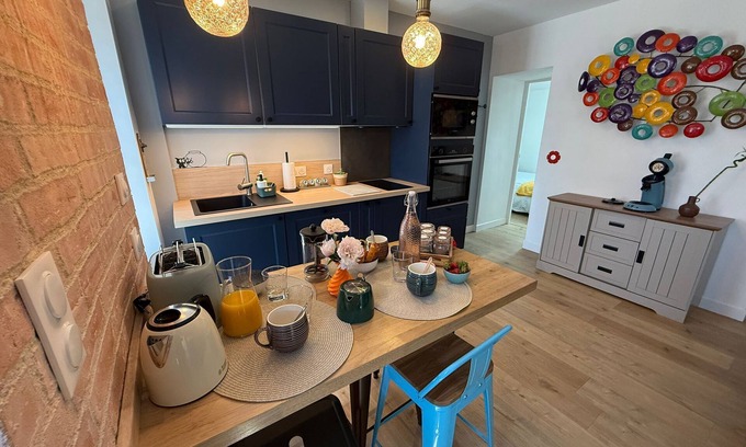 Nevers Apartamento | Maison Sorbier - Apartment with garden, terrace and private garage