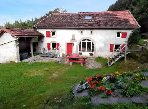 Arrentes-de-Corcieux Casa | Maison spacieuse à Arrentès-de-Corcieux avec jacuzzi