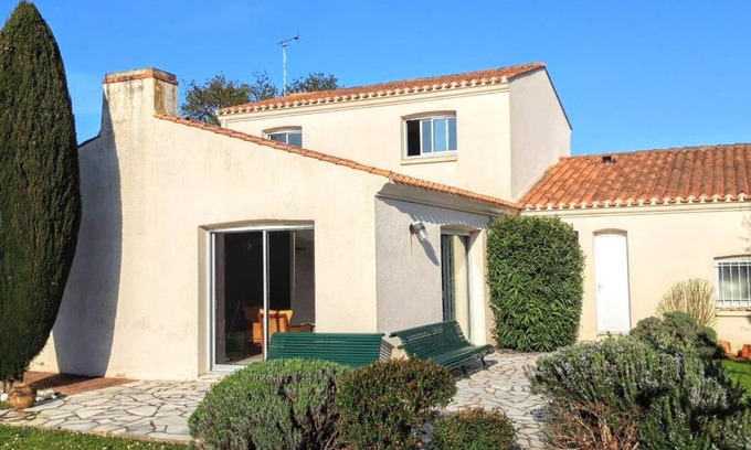Olonne-sur-Mer Casa | Maison spacieuse à Olonne-sur-Mer avec jardin clos, proche plages et commerces, idéale familles - FR-1-197-560