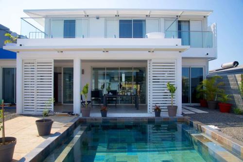 Bois d'Olives Casa | Maison TONGA piscine jaccuzi