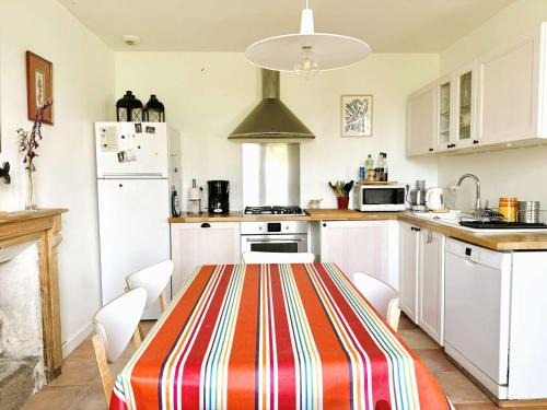 La Foret-Fouesnant Casa | Maison typique proche plage de Kerleven et golf, calme, jardin reposant, services de conciergerie - FR-1-481-165