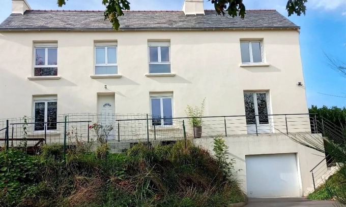 Landrevarzec Casa | Maisonette with garden