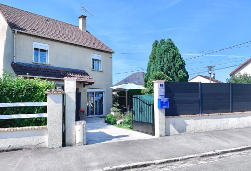 Pontault-Combault Casa | MaisonTevy - Appart & Studio pro-tourisme