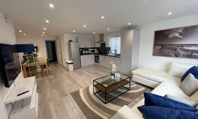 Kidlington Apartamento | Maisy Lodge - Two Bed Lux Flat - Parking, Netflix, WIFI - Close to Blenheim Palace & Oxford - F2