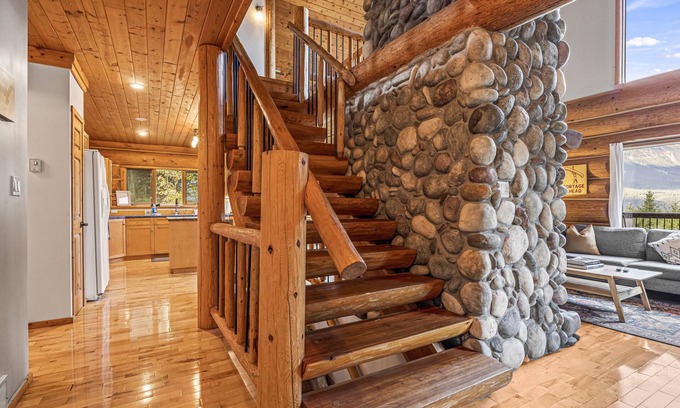 Golden Apartamento | Majestic Alpenglow Lodge+Hot Tub & Mountain Views!