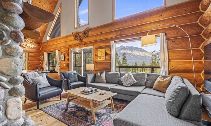 Golden Chalet De Esquí | Majestic Alpenglow Lodge+Hot Tub & Mountain Views!