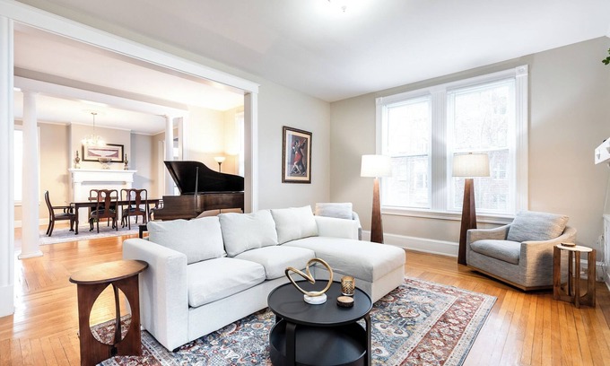 Walnut Hills Apartamento | Majestic and Spacious 3 Bdrm 2 Bath Near Eden Park