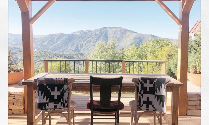 Julian Casa | Majestic Julian Lodge
