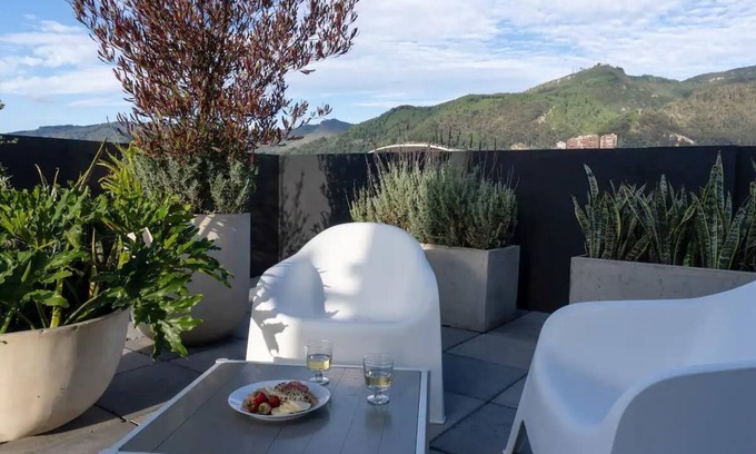 Antiguo Country Apartamento | Majestic Loft w/ Balcony
