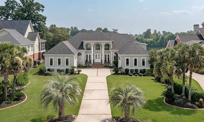 North Augusta Casa | Majestic Modern Masters Rental on the Savannah River