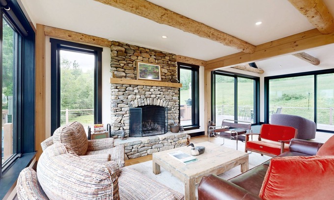 Chester Casa | Majestic mountain escape, 4BR, stunning views, hot tub, fireplace, BBQ, w&d