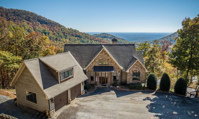 Vein Mountain Casa | Majestic Mountain Manor | Perfect, Pet-Friendly Mountain Retreat with Amazing Views