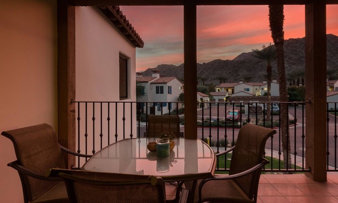 La Quinta Villa | Villa estilo hacienda española basada en un resort con vistas a la montaña- 3 camas