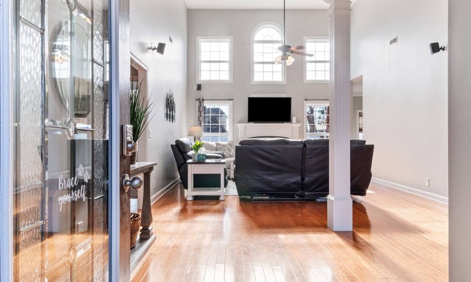 Murfreesboro Casa | Majestic Murfreesboro Manor – A Pet Friendly Escape!