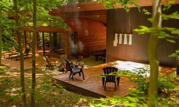 Holland Casa | Majestic Oasis in the Valley of Michigan's Sand Dunes
