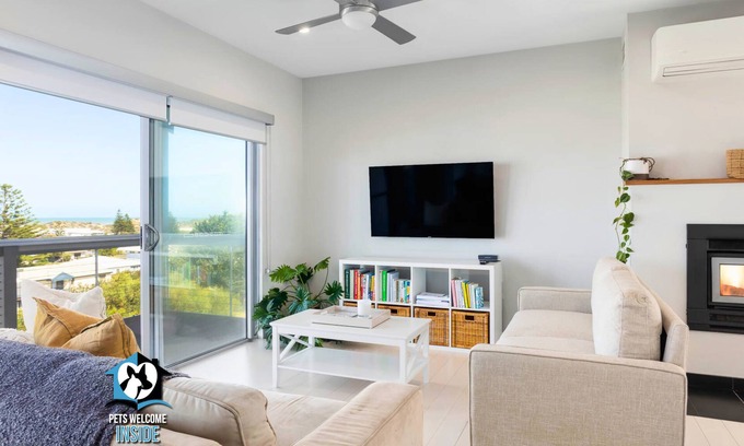 Goolwa Beach Casa | Majestic Ocean Views in Architectural 3br House
