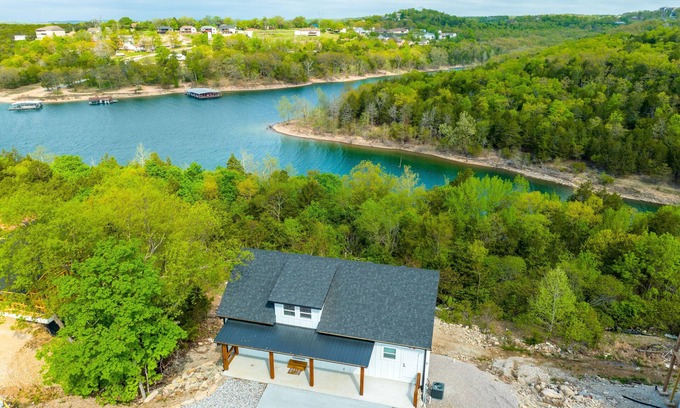 Table Rock Casa | Majestic On Tablerock 5 Bedroom Home by RedAwning